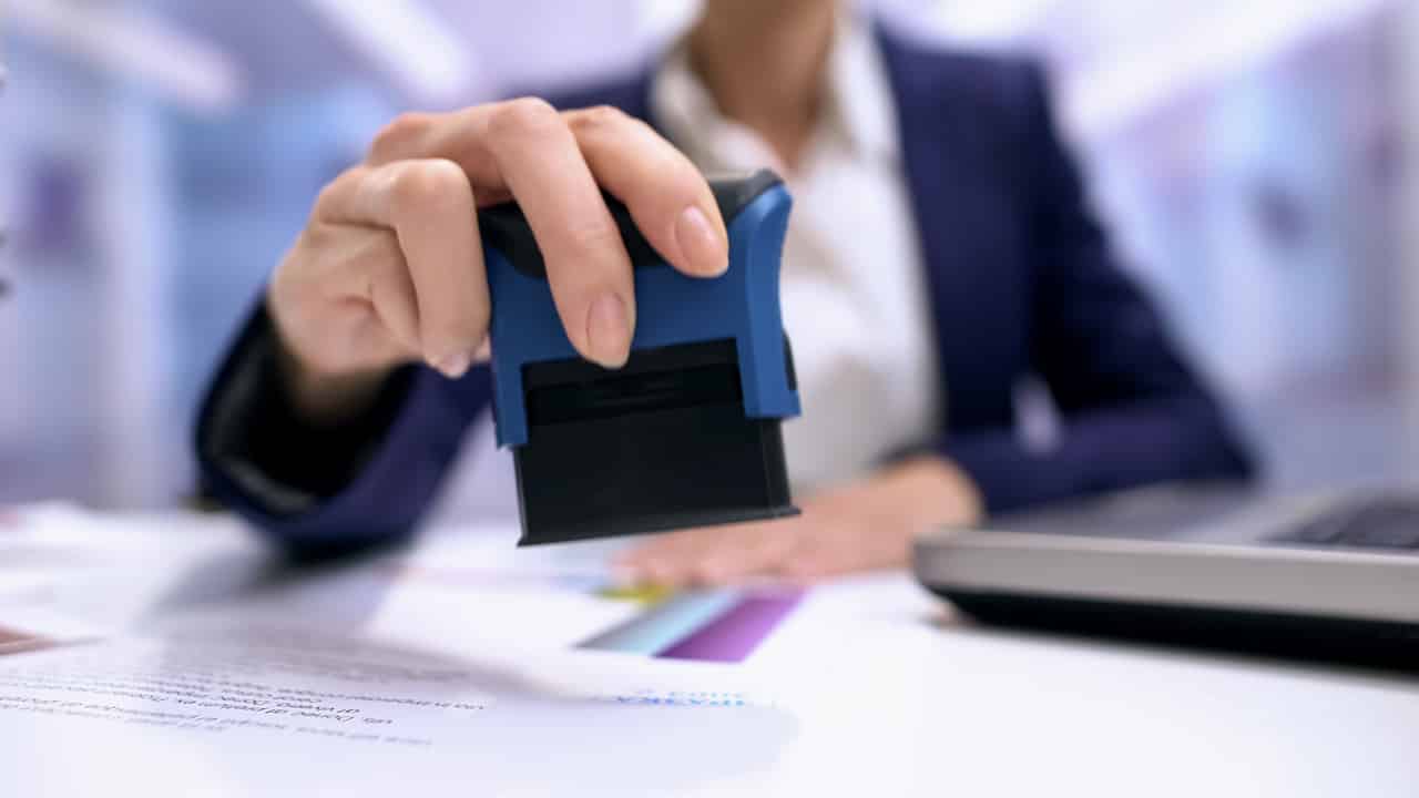 Como a estabilidade no emprego interfere no cálculo da rescisão