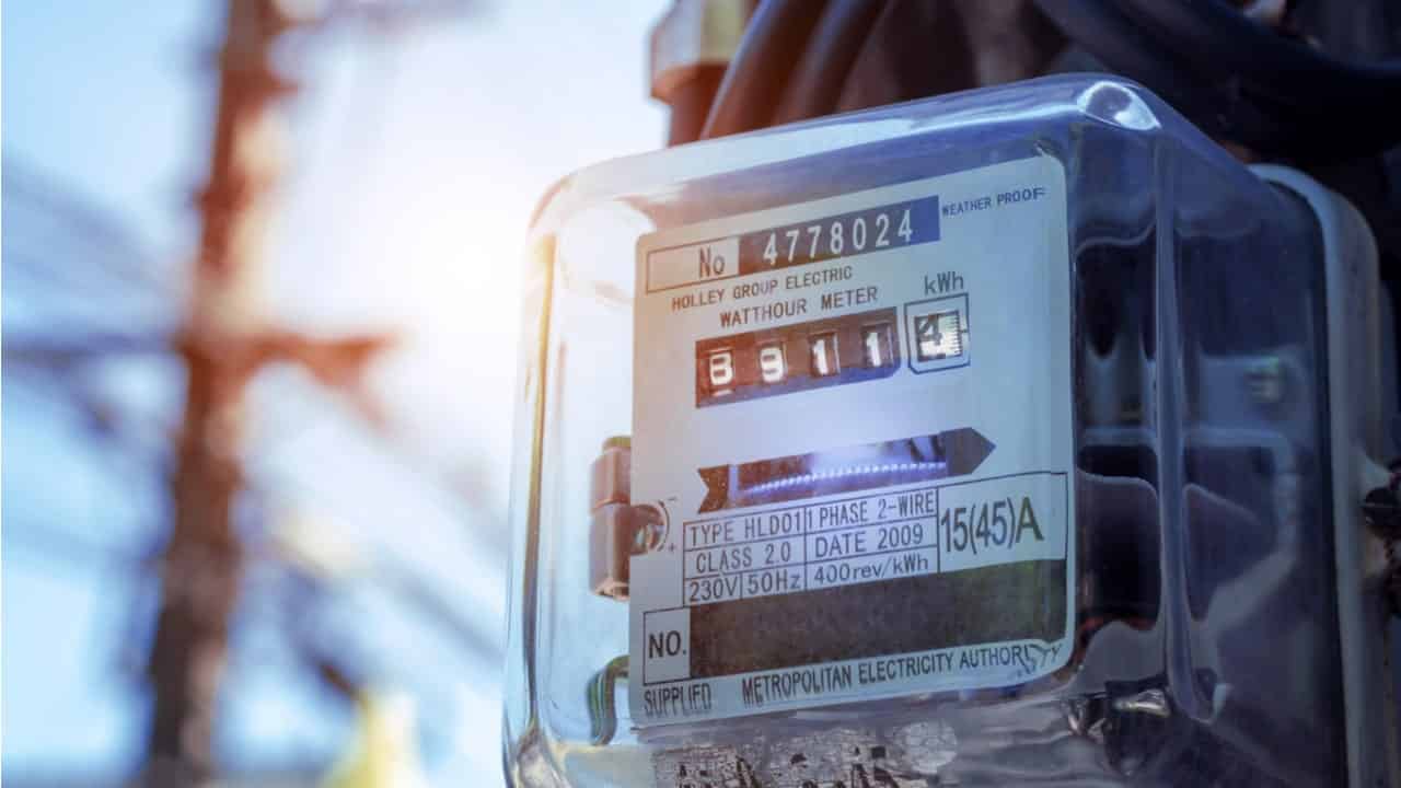 Mansão flagrada com ‘gato’ de luz deixou de pagar R$ 30 mil em 3 anos