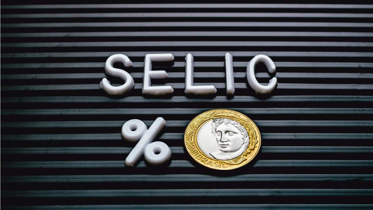 Quanto rende R$ 1 mil com Selic a 7,75% ao ano?