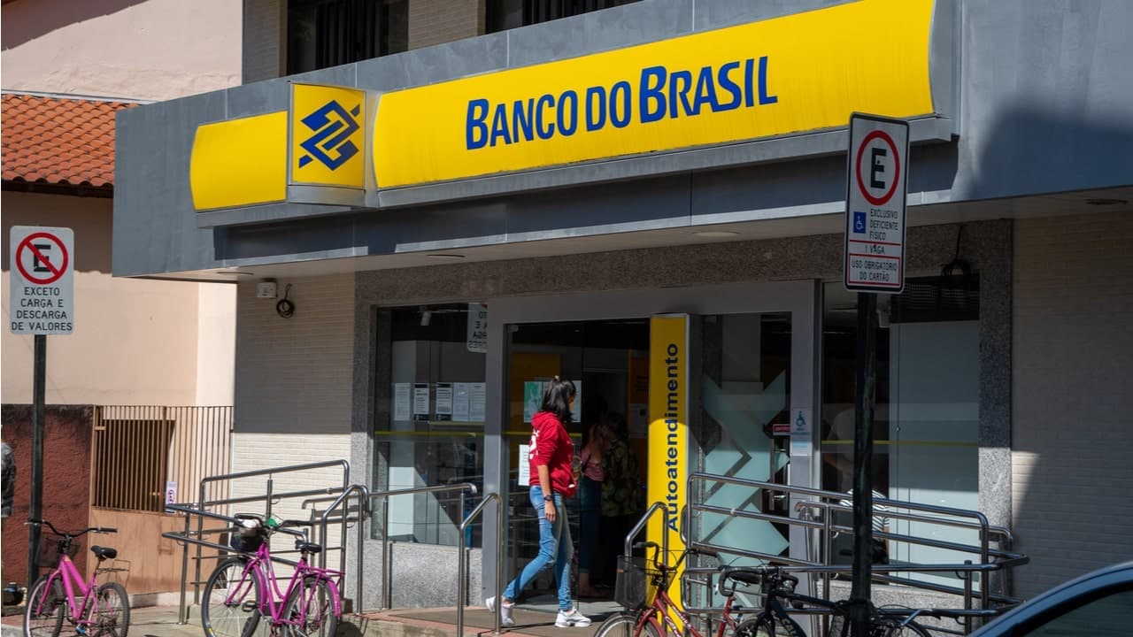 Bancos não podem cobrar taxas por estes serviços essenciais. Confira