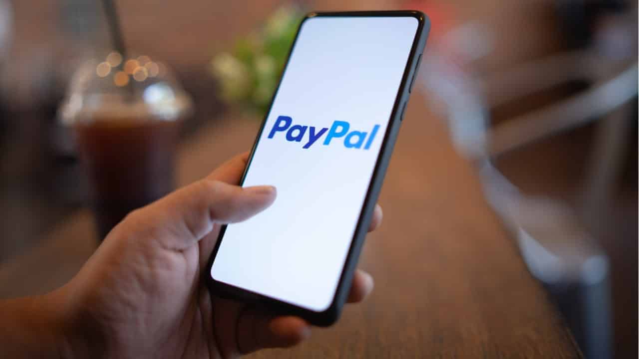 Nova queda do Nubank é puxada por crise no PayPal; entenda o caso