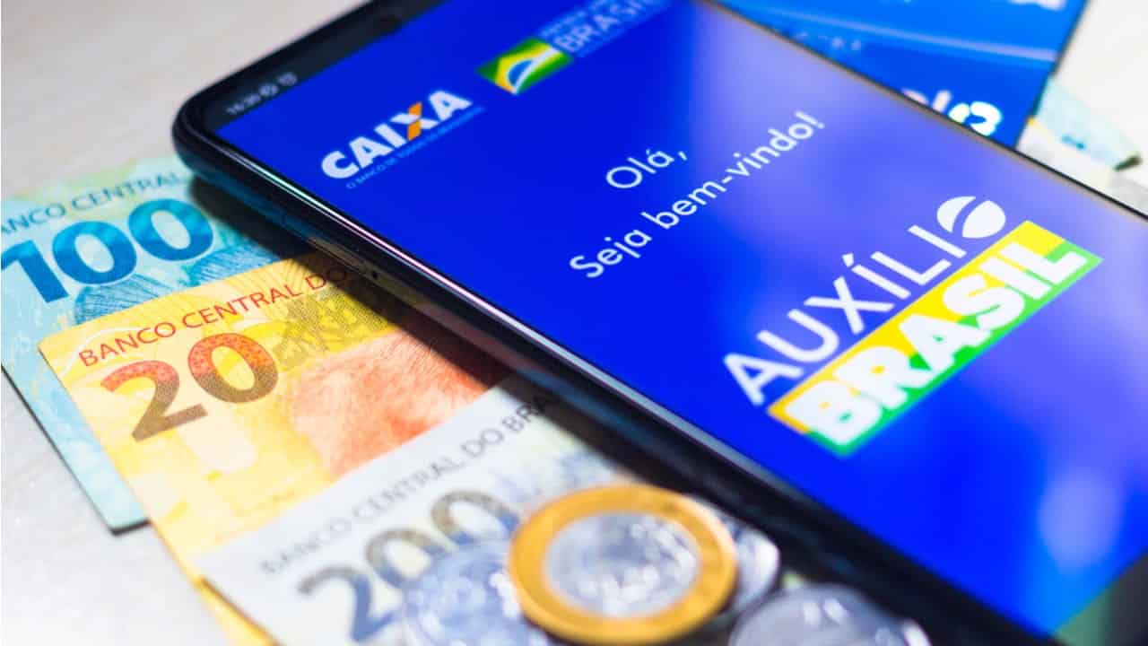 Auxílio Brasil e BPC podem vir em dobro em dezembro