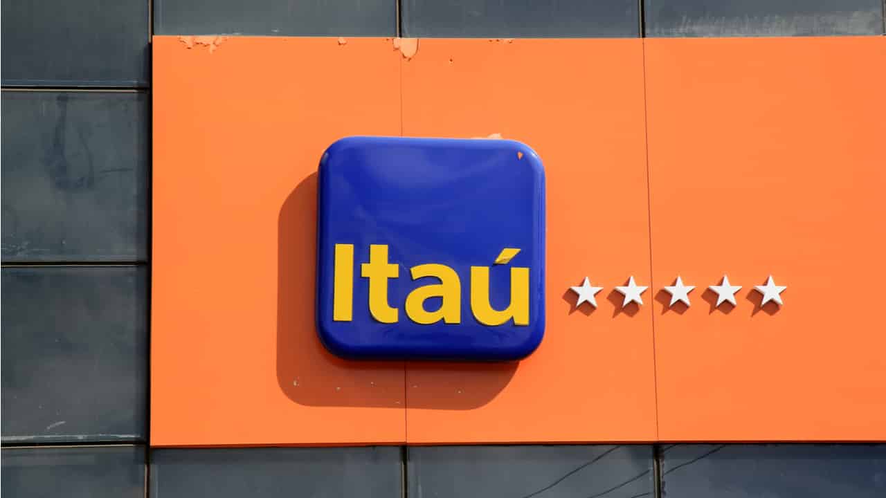Itaú reduz limite do cartão de crédito e revolta clientes