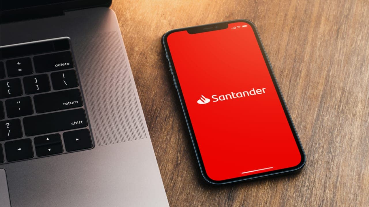 App do Santander fica fora do ar na manhã desta segunda (14)