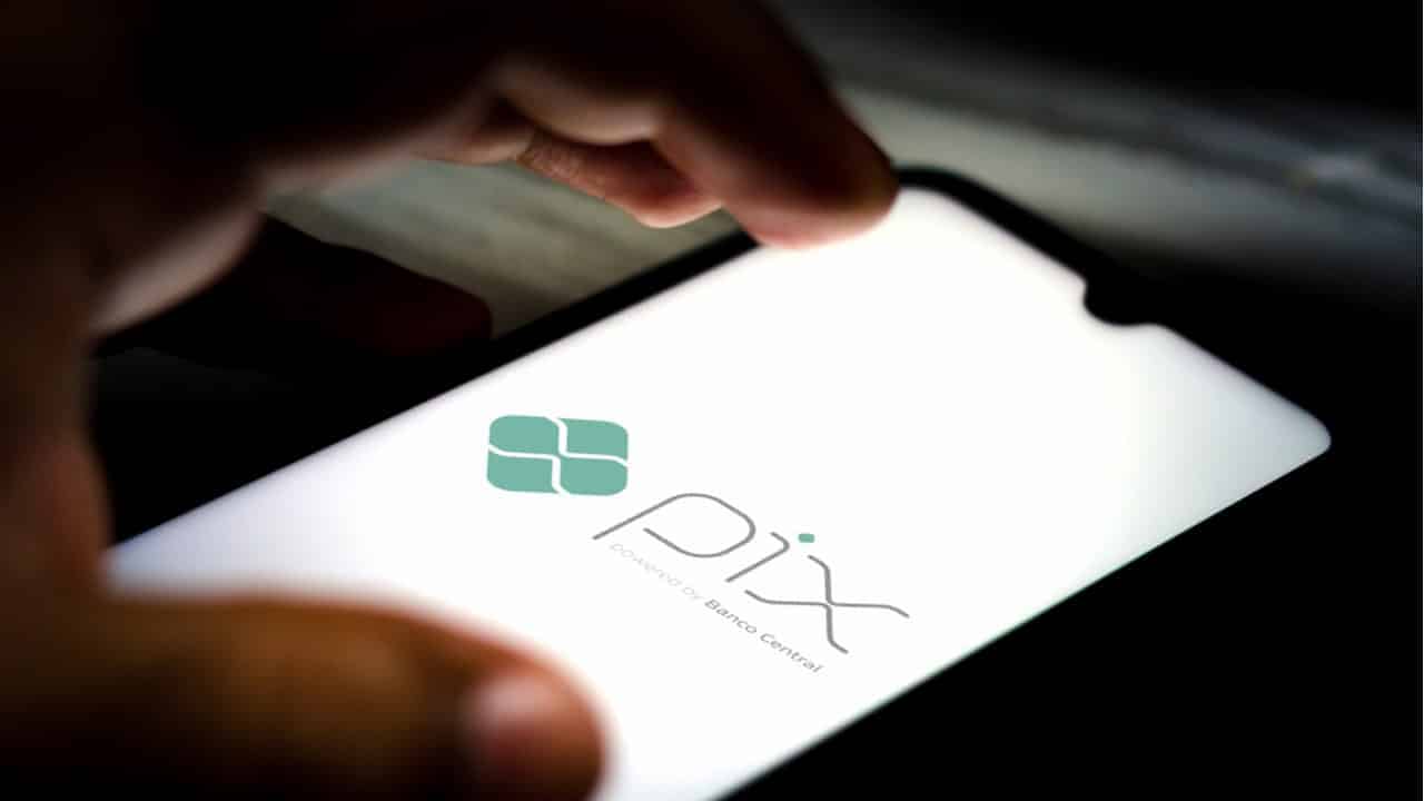 Qual é a diferença entre chave Pix e QR Code para fazer pagamentos?