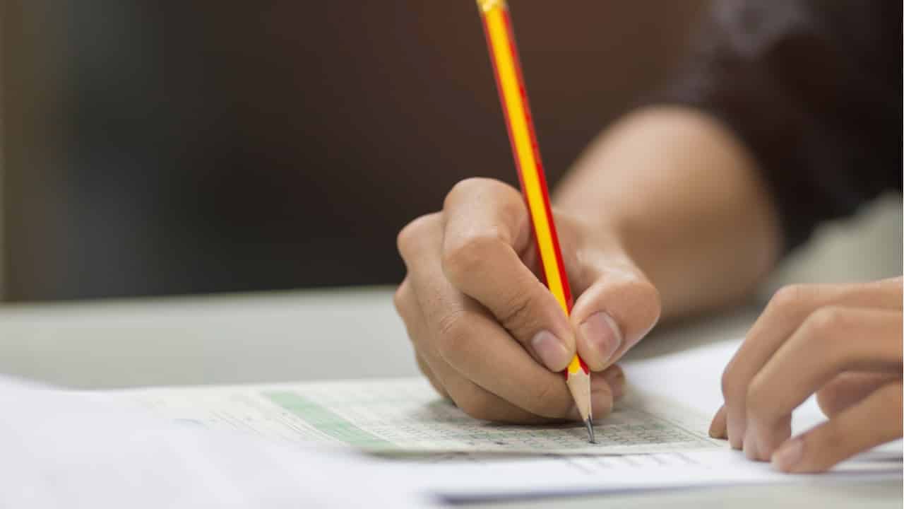 Grandes concursos pĂșblicos que pagam atĂ© R$ 30 MIL tĂȘm inscriçÔes abertas; veja como se inscrever