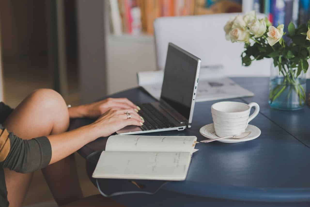 Estudo aponta que trabalhar 4 dias na semana aumenta produtividade nas empresas