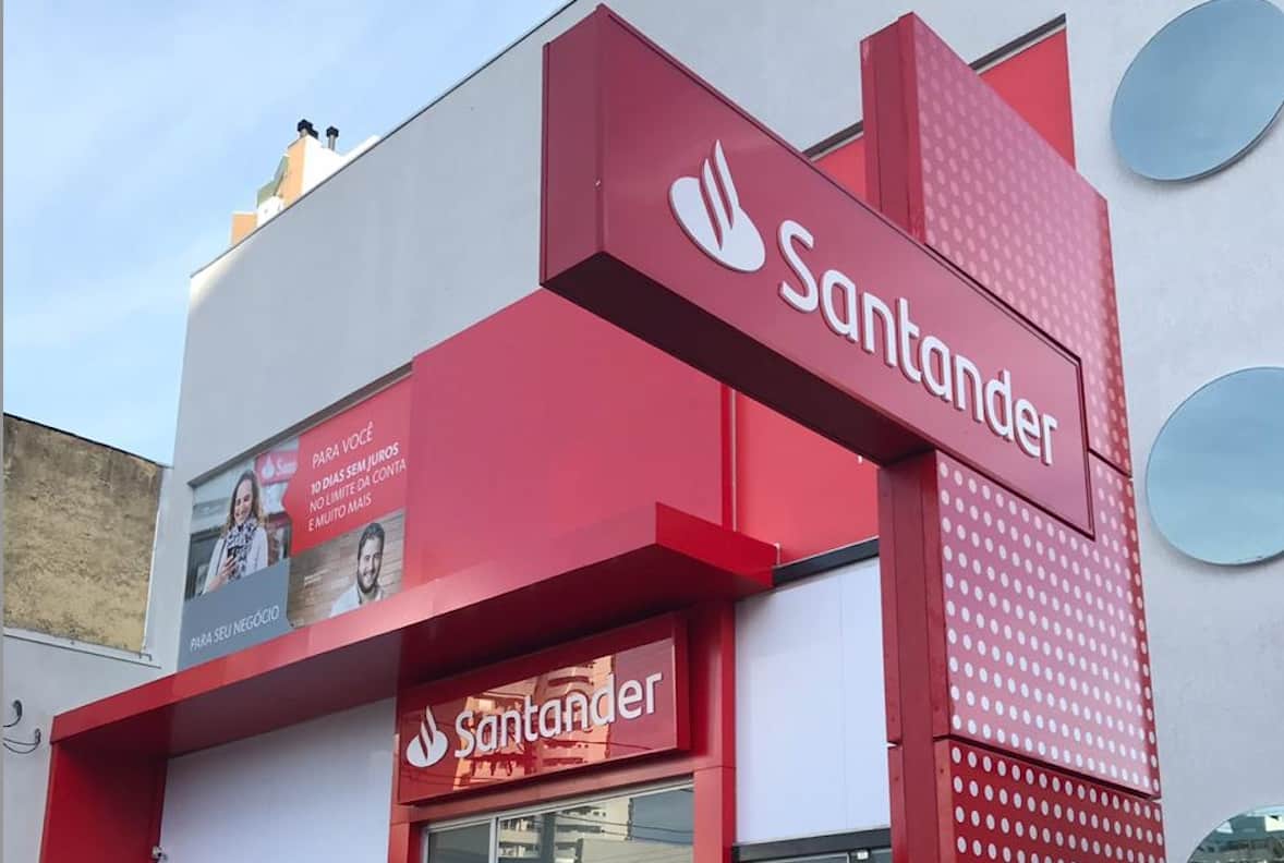 Santander amplia horário de atendimento em duas horas