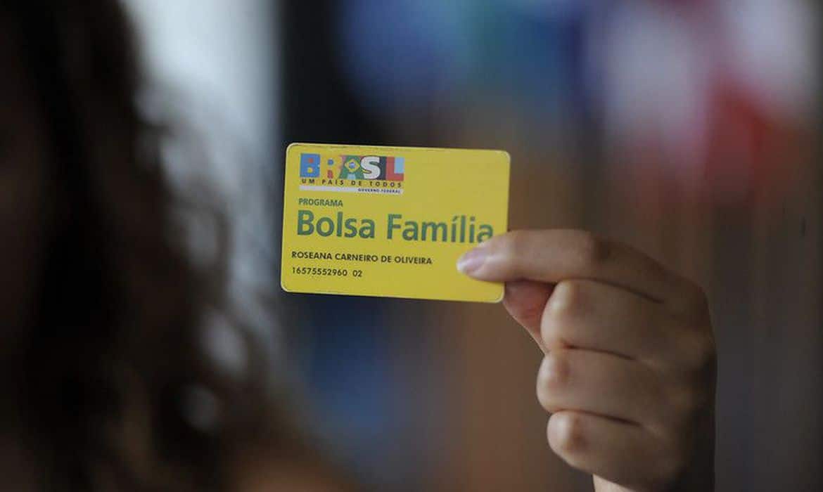 Com Bolsa Família fora do teto por 4 anos, PEC da transição é protocolada