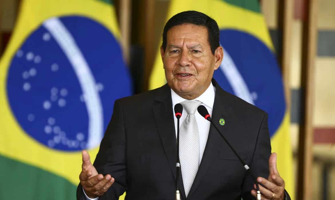 Mourão alterou três decretos antes de deixar vice-presidência