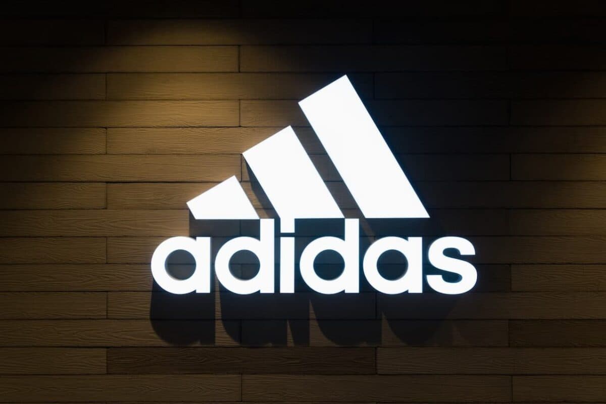 Adidas anuncia vazamento de dados de clientes: confira todos os riscos