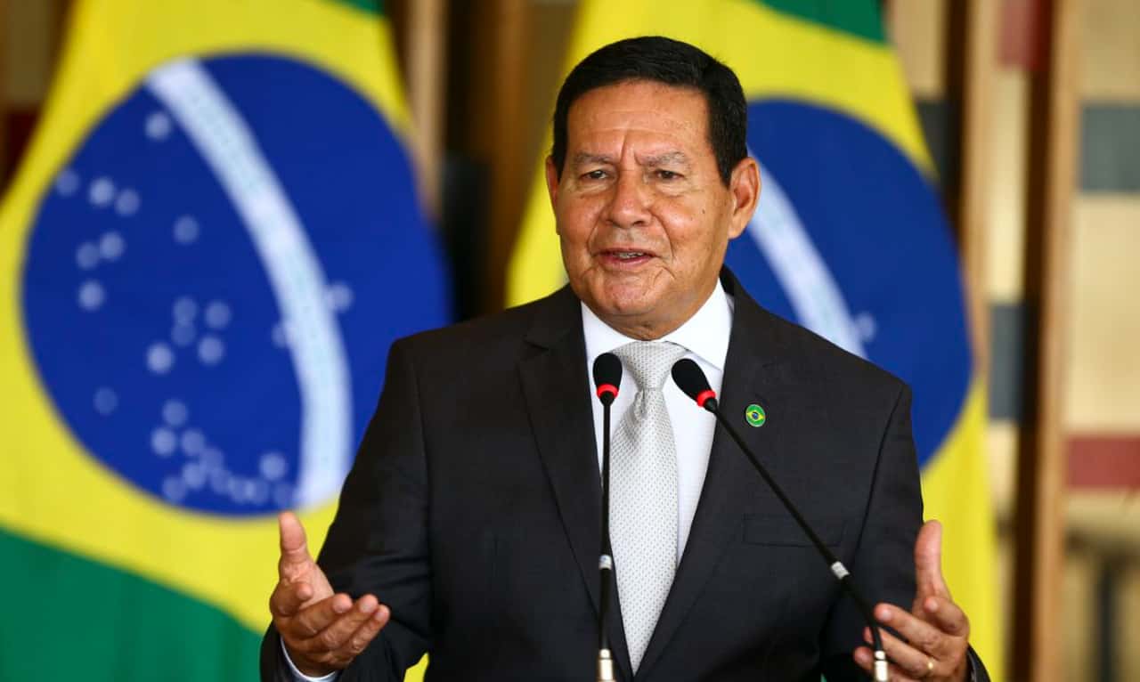Cartão corporativo de Mourão tem gastos revelados; veja compras do vice de Bolsonaro