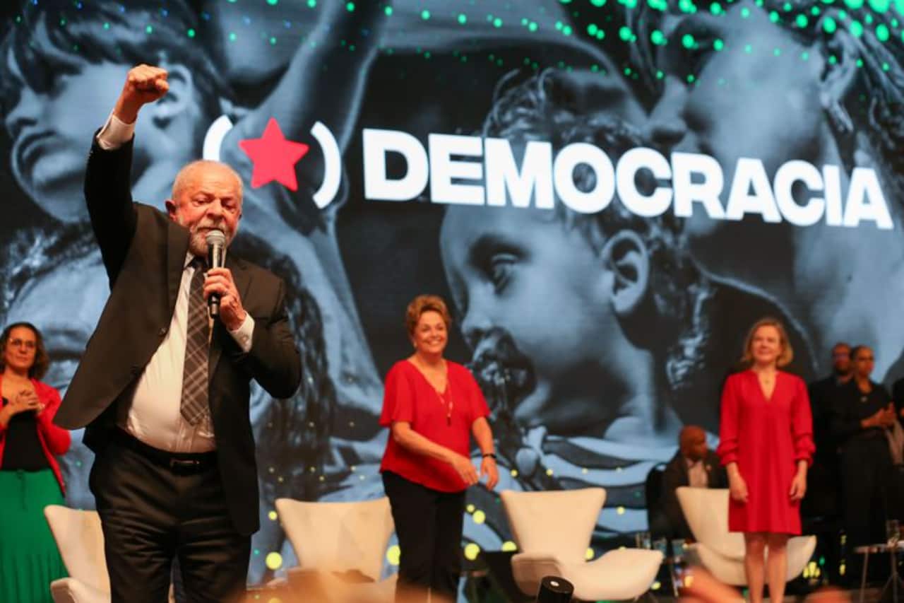 Festa do PT com presença de políticos arrecada R$ 1 milhão