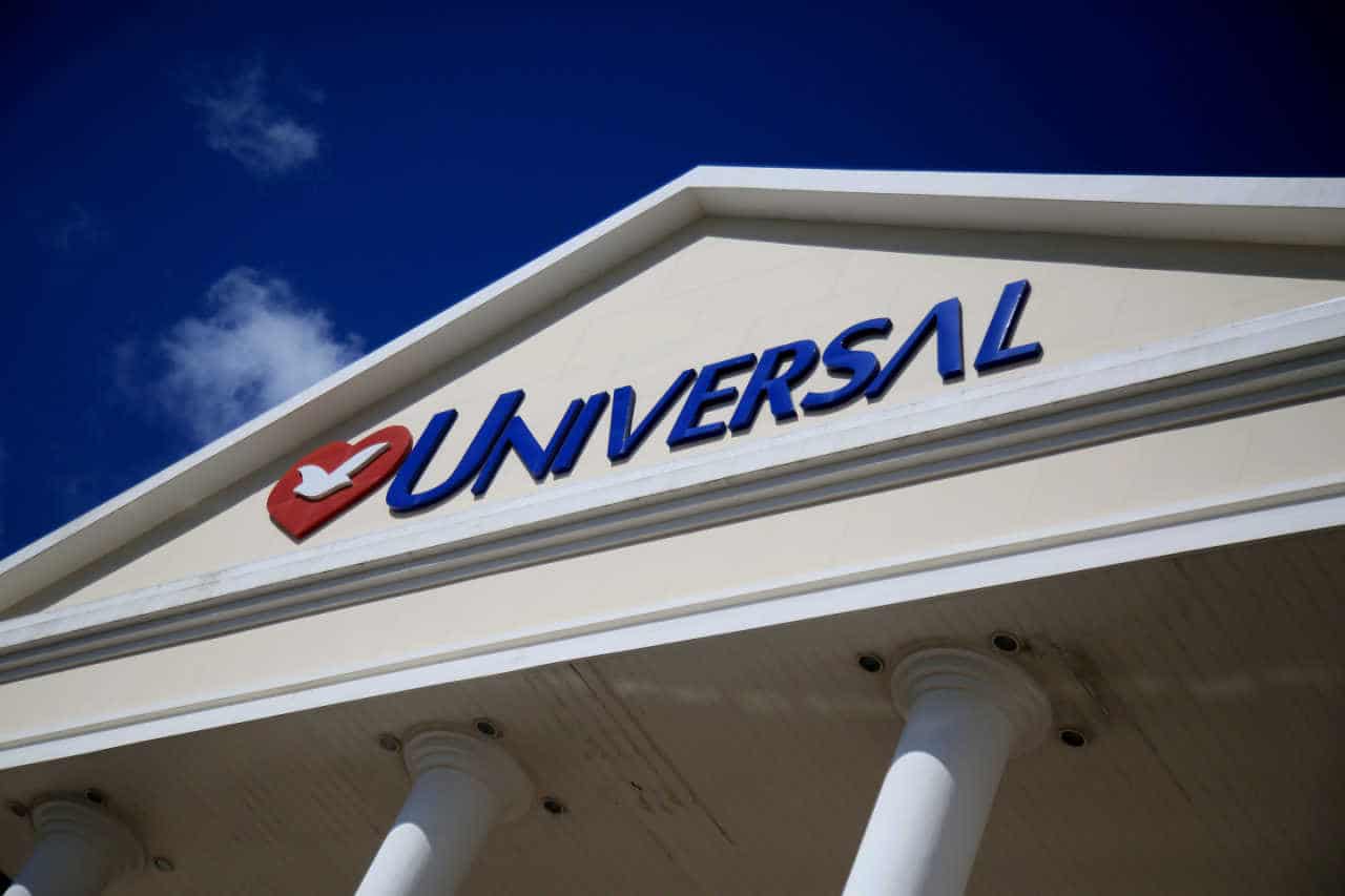 Igreja Universal é criticada na Espanha por vender bíblia a 50 euros em evento