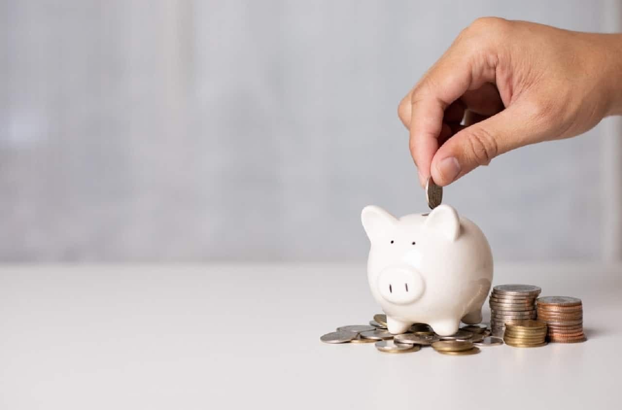 Mude sua vida financeira: saiba como começar a guardar dinheiro para investir