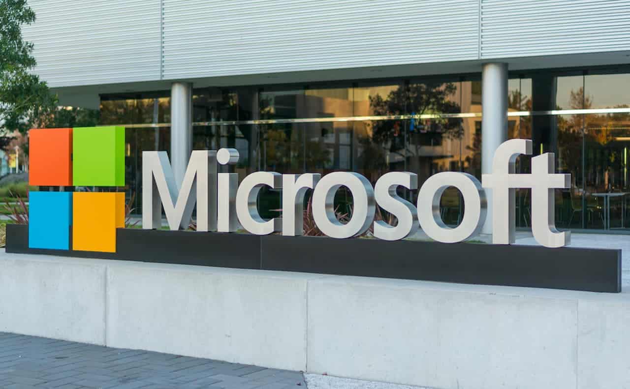 Microsoft demite em massa para acelerar avanço em IA