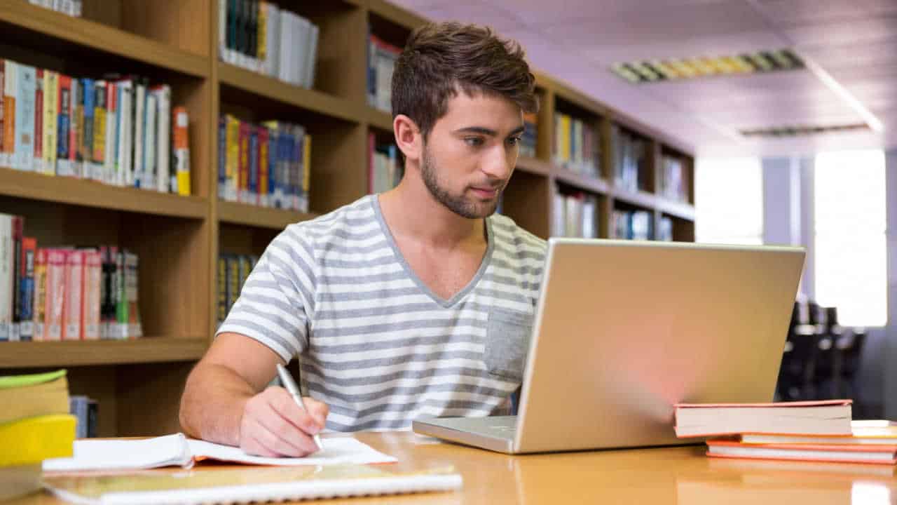 Projeto de lei que prevê provas online em concursos públicos ganha aprovação; saiba mais