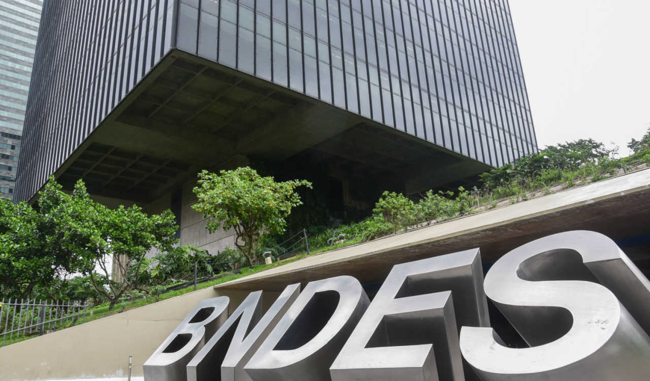 BNDES aprova R$ 1  bilhão em crédito para impulsionar IA no Brasil
