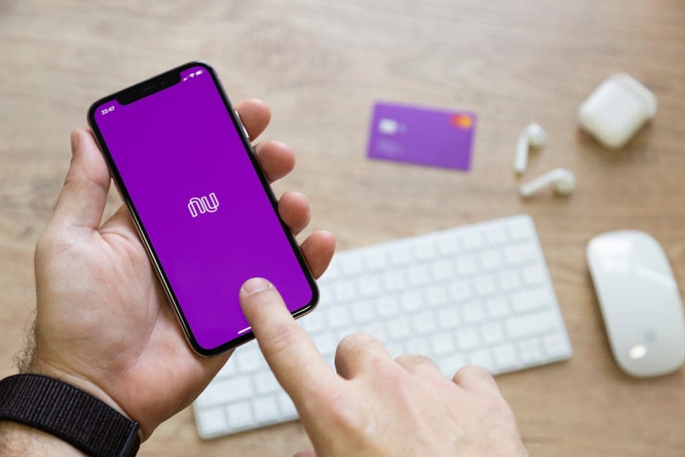 Após polêmica, Nubank tranquiliza clientes; entenda