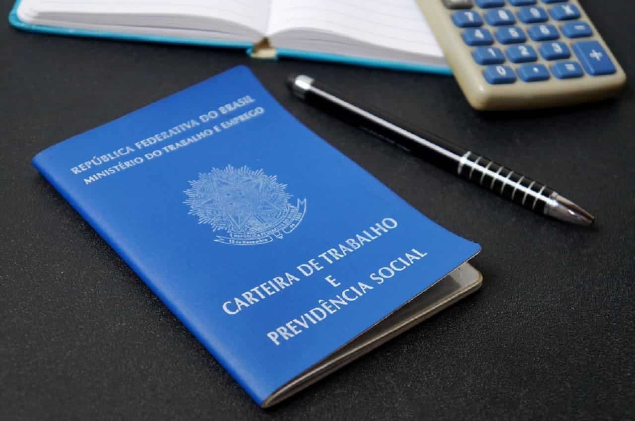 Posso trabalhar como CLT e ser freelancer?