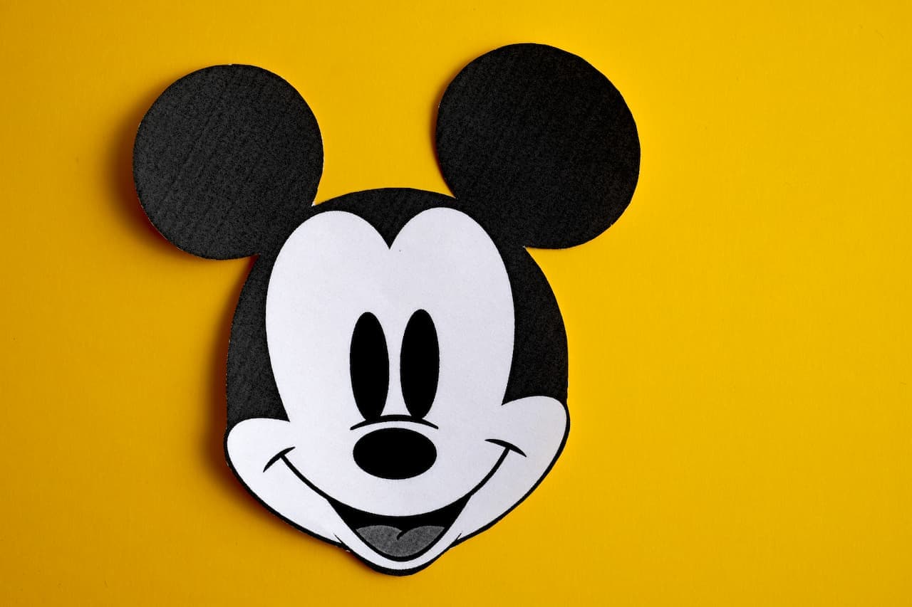 Conta do Mickey faz a alegria das crianças: veja como abrir uma para o seu filho
