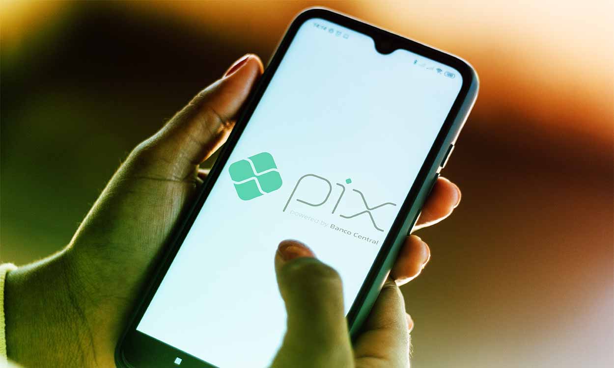 Novo golpe envolvendo o Pix promete remuneração por ‘missão’; entenda como funciona