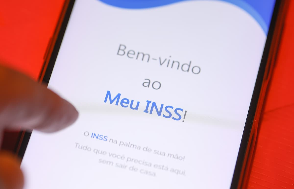 Carteirinha digital do INSS concede descontos de até 75% em farmácias