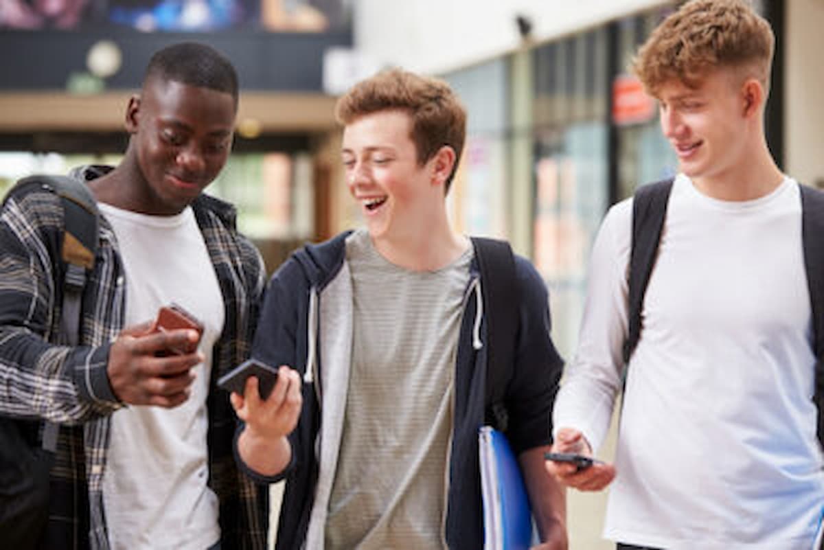 ‘Dix’: por que os jovens consideram perfis privados no Instagram como ‘espaço sagrado’, segundo especialistas