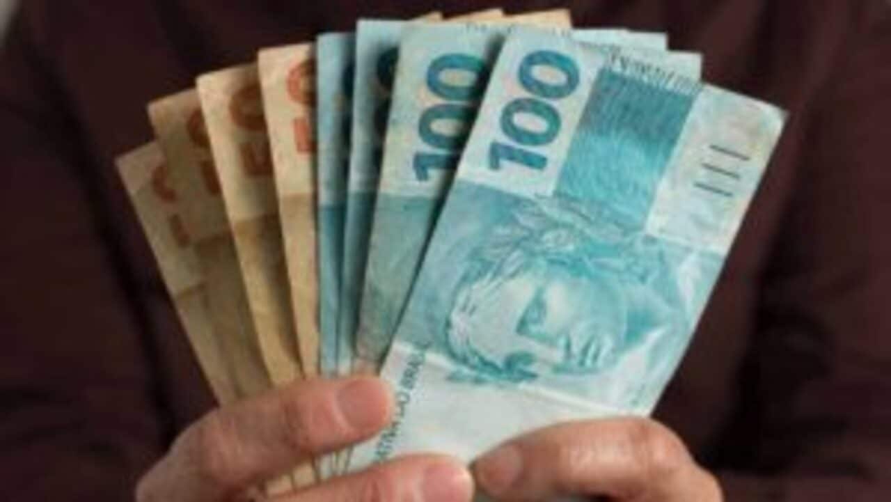 Veja como solicitar este benefício de R$ 1.200; saiba se você tem direito