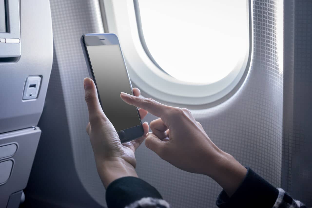 Companhias aéreas podem ser obrigadas a disponibilizarem internet gratuita em voos