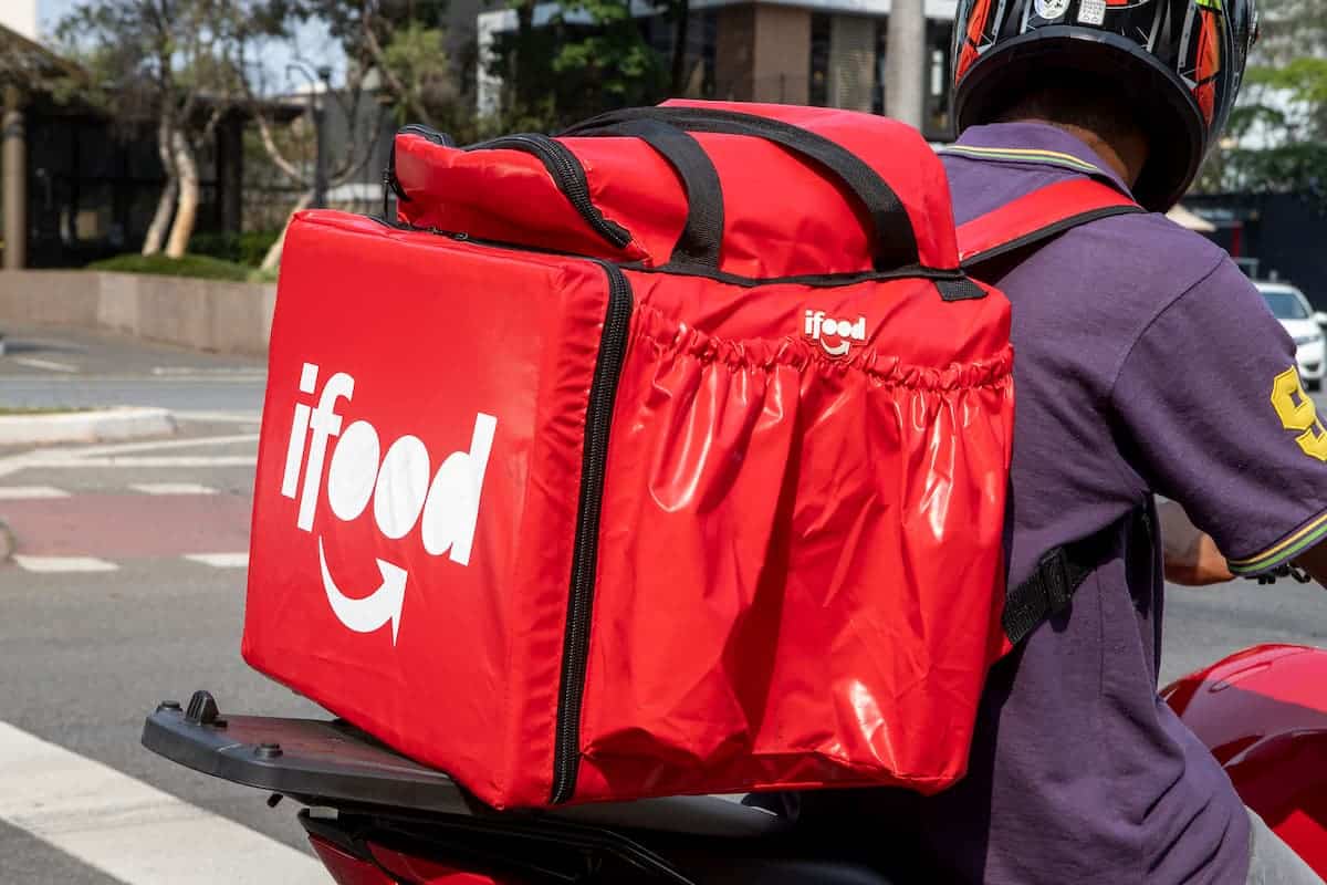 A verdade: entregador do iFood deve ou não subir até o apartamento em condomínios?
