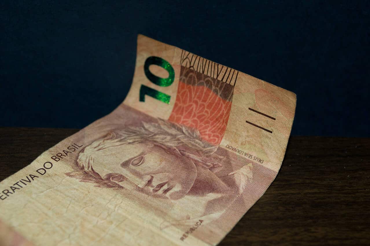 Nota de R$ 10 com erro curioso pode valer até R$ 4 MIL; veja se você tem na sua casa