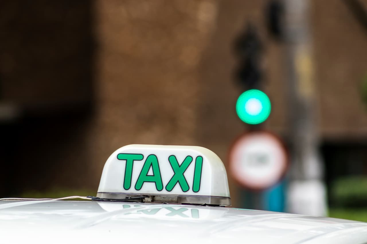 Isenção da taxa de verificação de taxímetros beneficia 300 mil profissionais do táxi