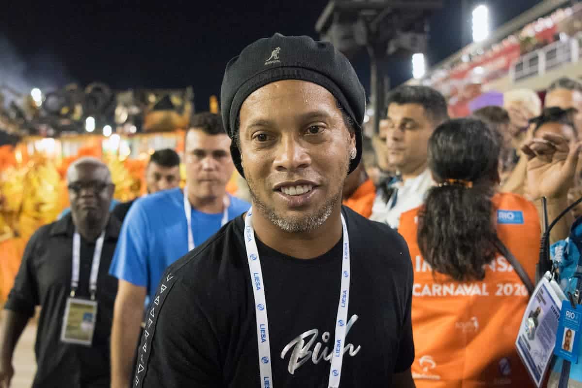 Ronaldinho Gaúcho volta ao mercado cripto com nova moeda após negar fraude