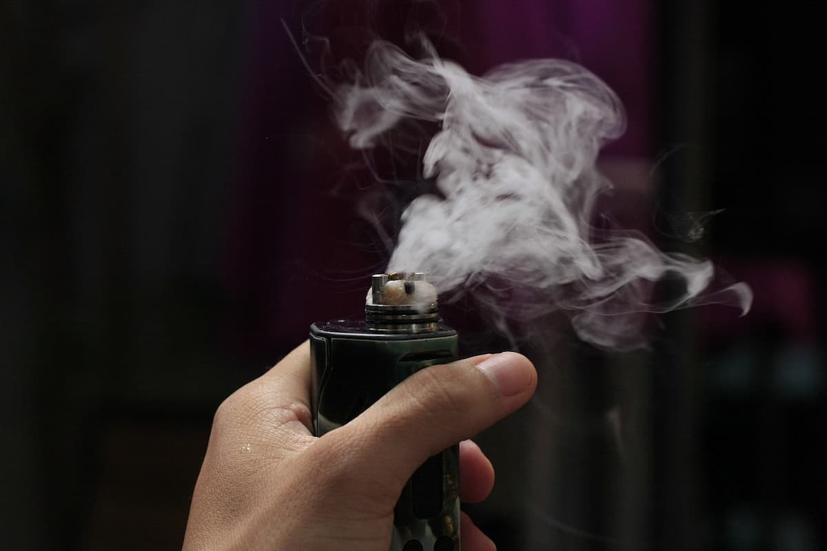 Plataformas digitais têm 48 horas para remover publicidade de cigarros eletrônicos