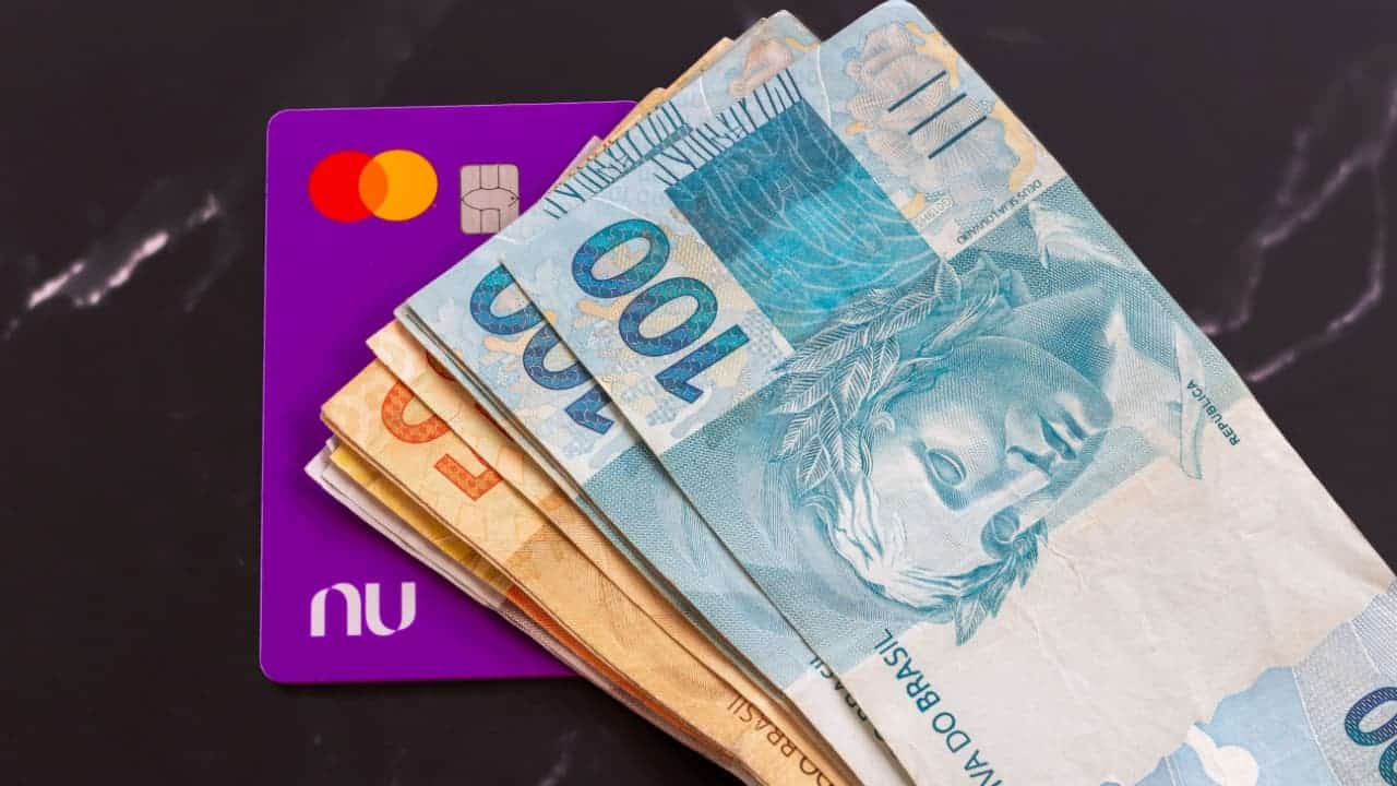 Você é cliente do Nubank? Veja como sacar dinheiro no caixa eletrônico