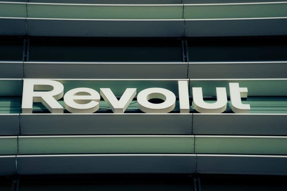 Revolut lança pacote de produtos no Brasil com cartão de metal e conta remunerada