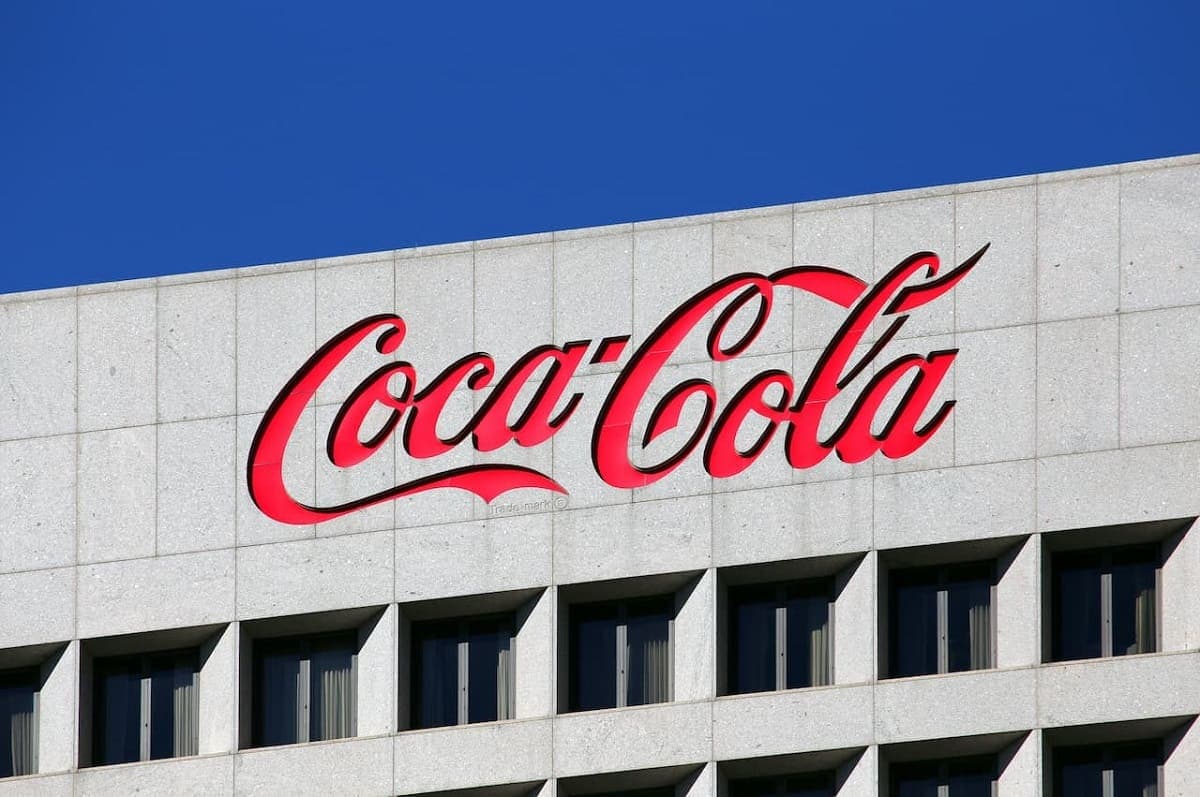 Coca-Cola suspende produção por suspeita de contaminação de álcool em bebida