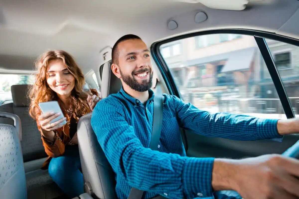 Apps vs. CLT: quantos brasileiros já ganham mais fora do regime tradicional