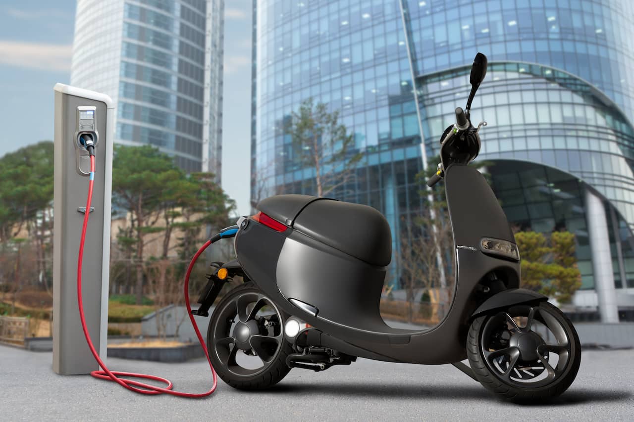 Afinal, scooter elétrica precisa de CNH e emplacamento?
