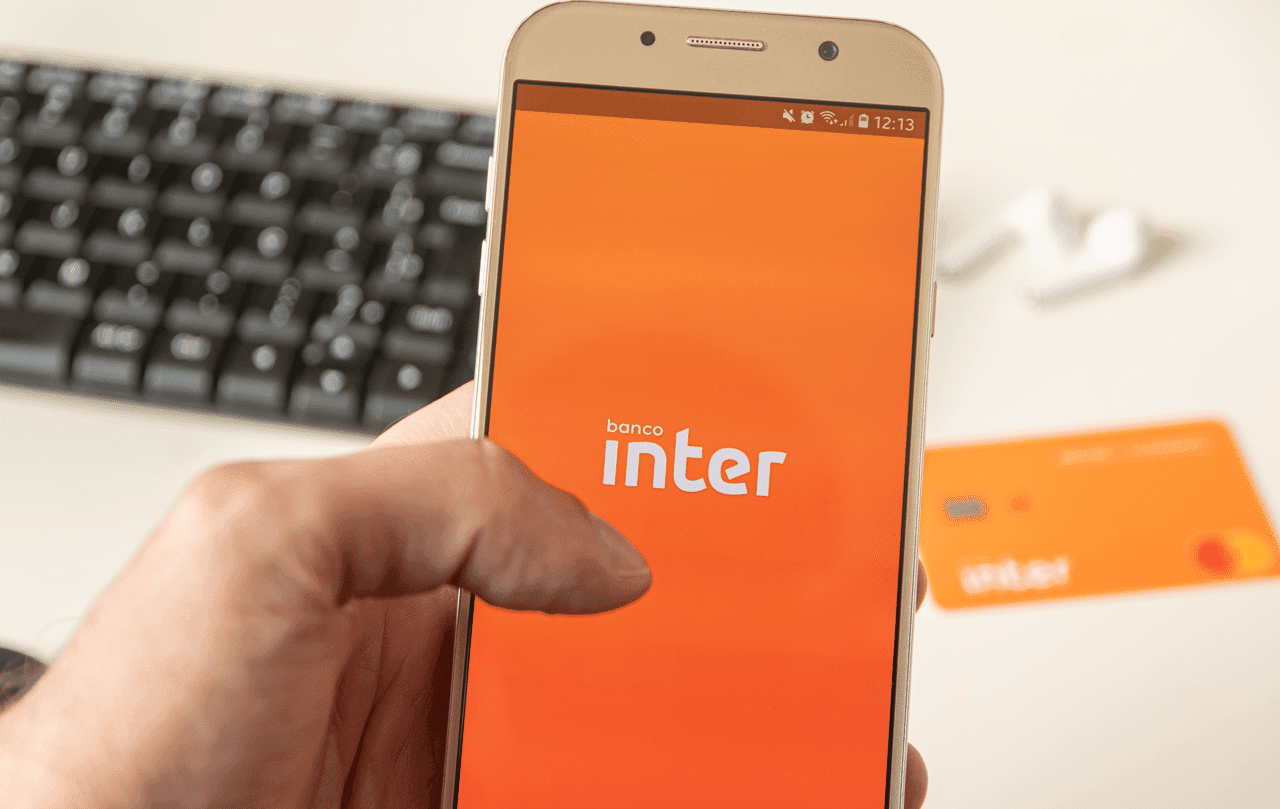 Banco Inter lança novo cartão de crédito em parceria com time de futebol; confira