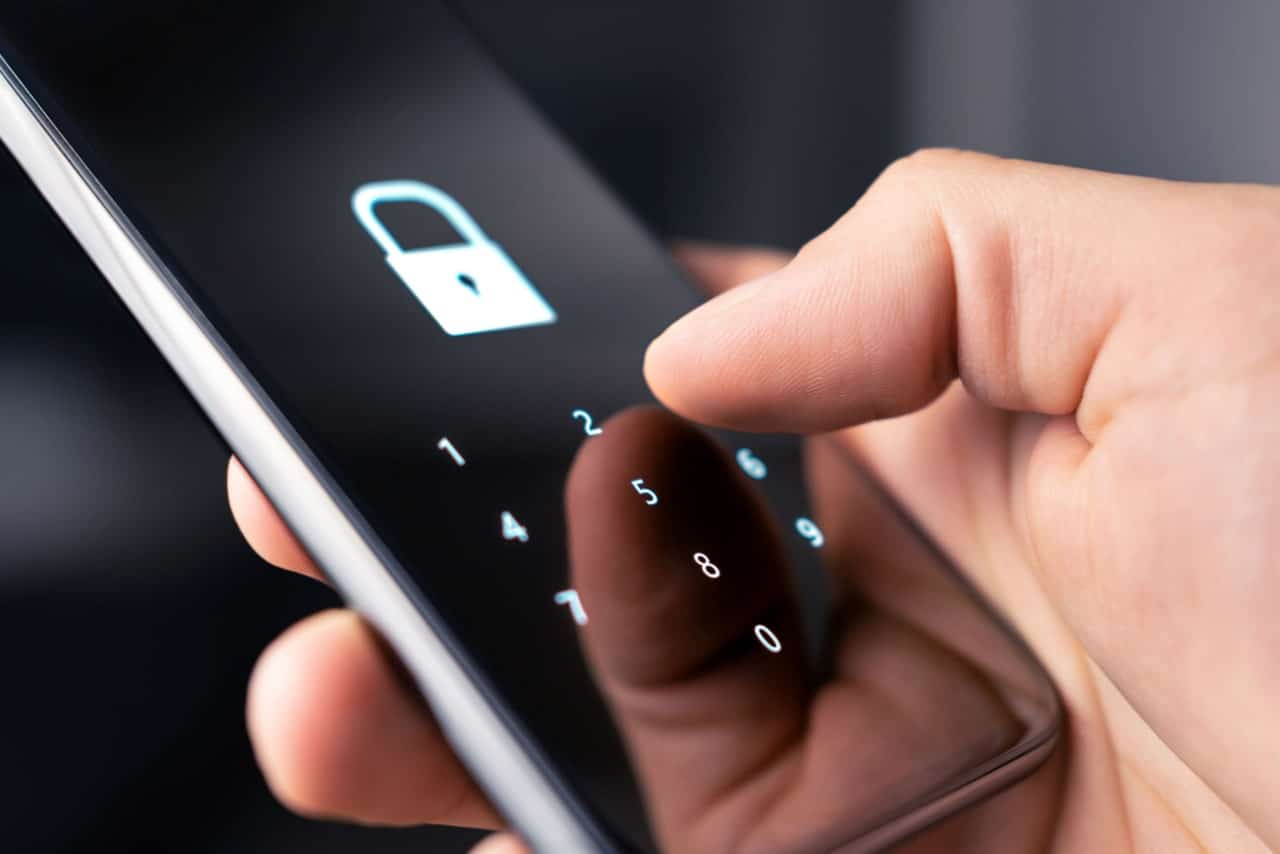 Seu celular pode ser bloqueado por dívida; entenda