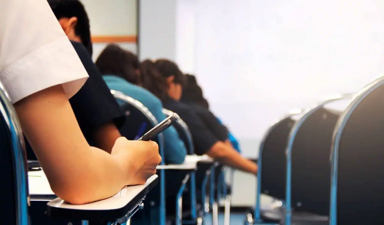 Salário de R$ 10.481,64: UFMG abre inscrições para novo concurso