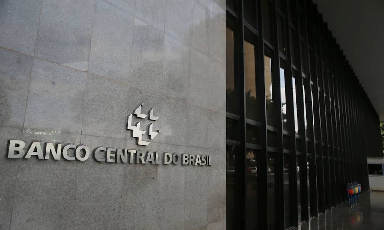 Moedas de R$ 1 dos 40 anos do Banco Central: quanto elas valem hoje?
