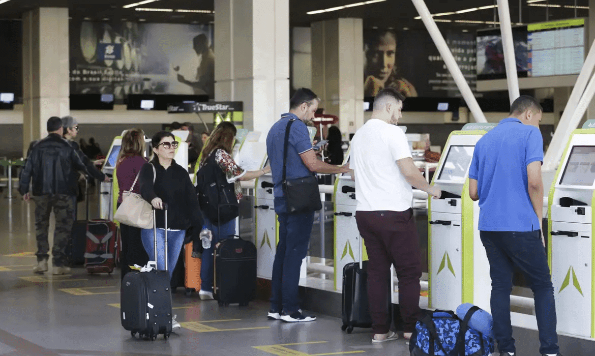 Governo lança nesta quarta (24), Voa Brasil apenas para aposentados
