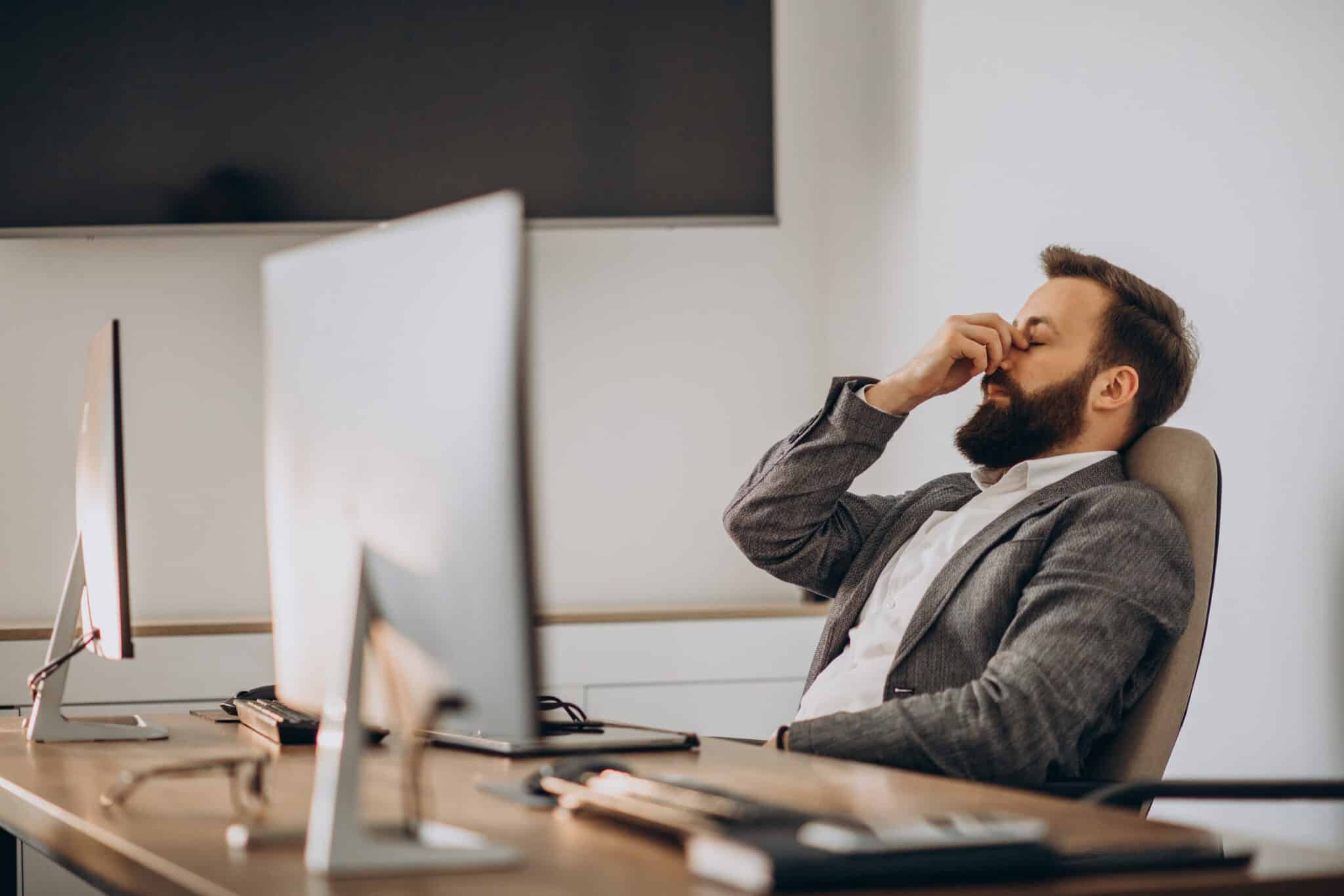 Excesso de trabalho pode causar alterações na estrutura cerebral, diz estudo