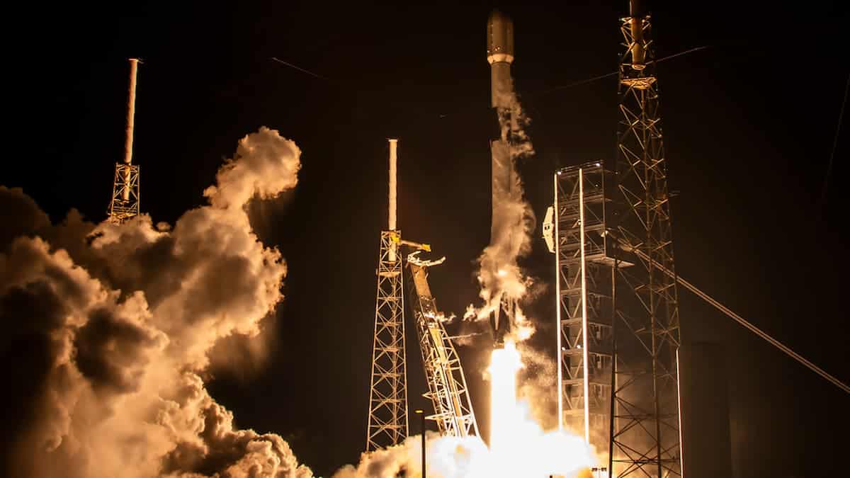 Novo foguete Falcon 9 da SpaceX leva 23 satélites Starlink ao espaço após voo abortado
