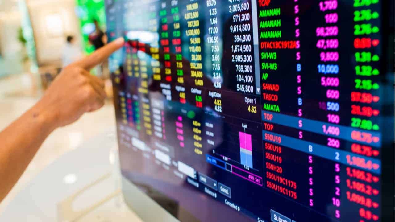 Ibovespa pressiona com risco para Azul, inflação americana e alta do petróleo