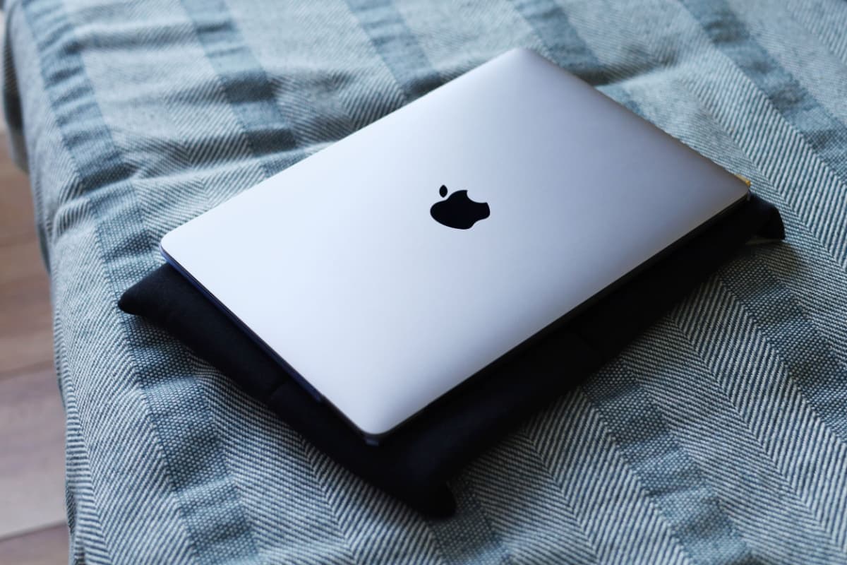Apple ficou para trás na IA; isso foi estratégico ou um erro? Saiba se há volta
