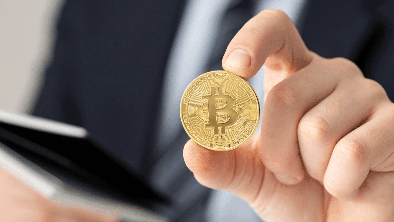 BTC cai temporariamente para US$ 119 mil; especialistas apontam cenário da semana